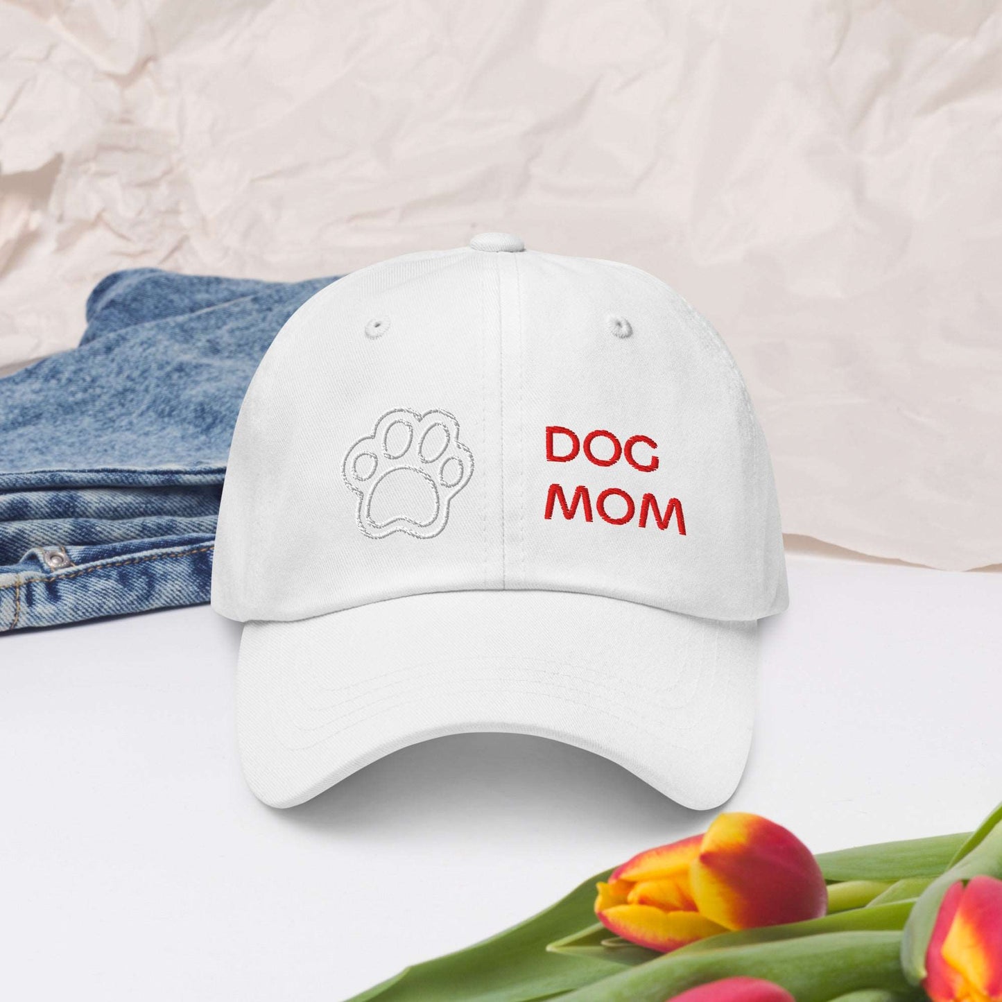 Cappellino "Dog Mom" con Visiera Piatta e Cinturino Regolabile – Perfetto per Ogni Donna Amante degli Animali - Aky & Co.