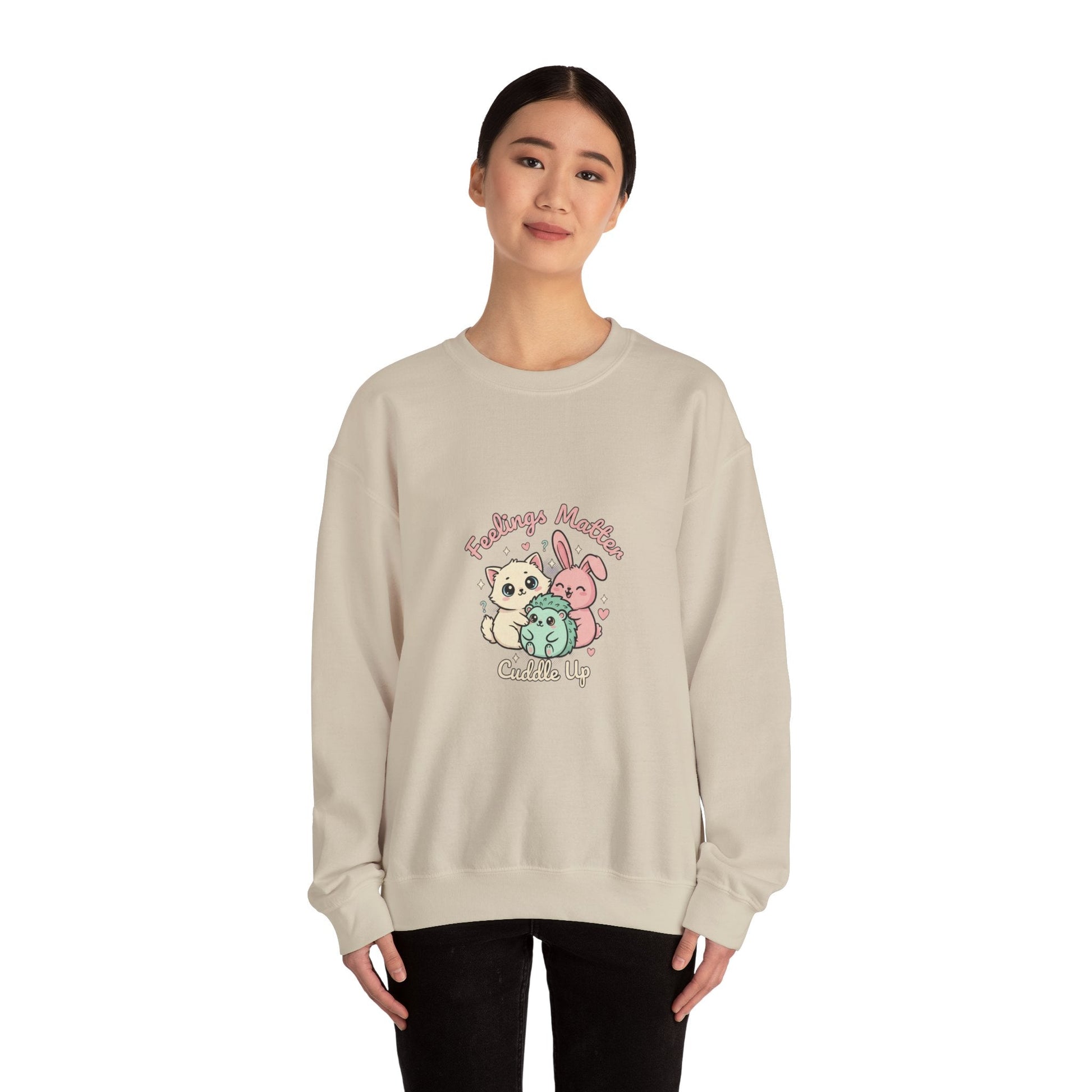 Felpa Girocollo Kawaii Critters Emotivi | Tiny Animals Big Feelings – Arte Pastello Animaletti - AKYCO
