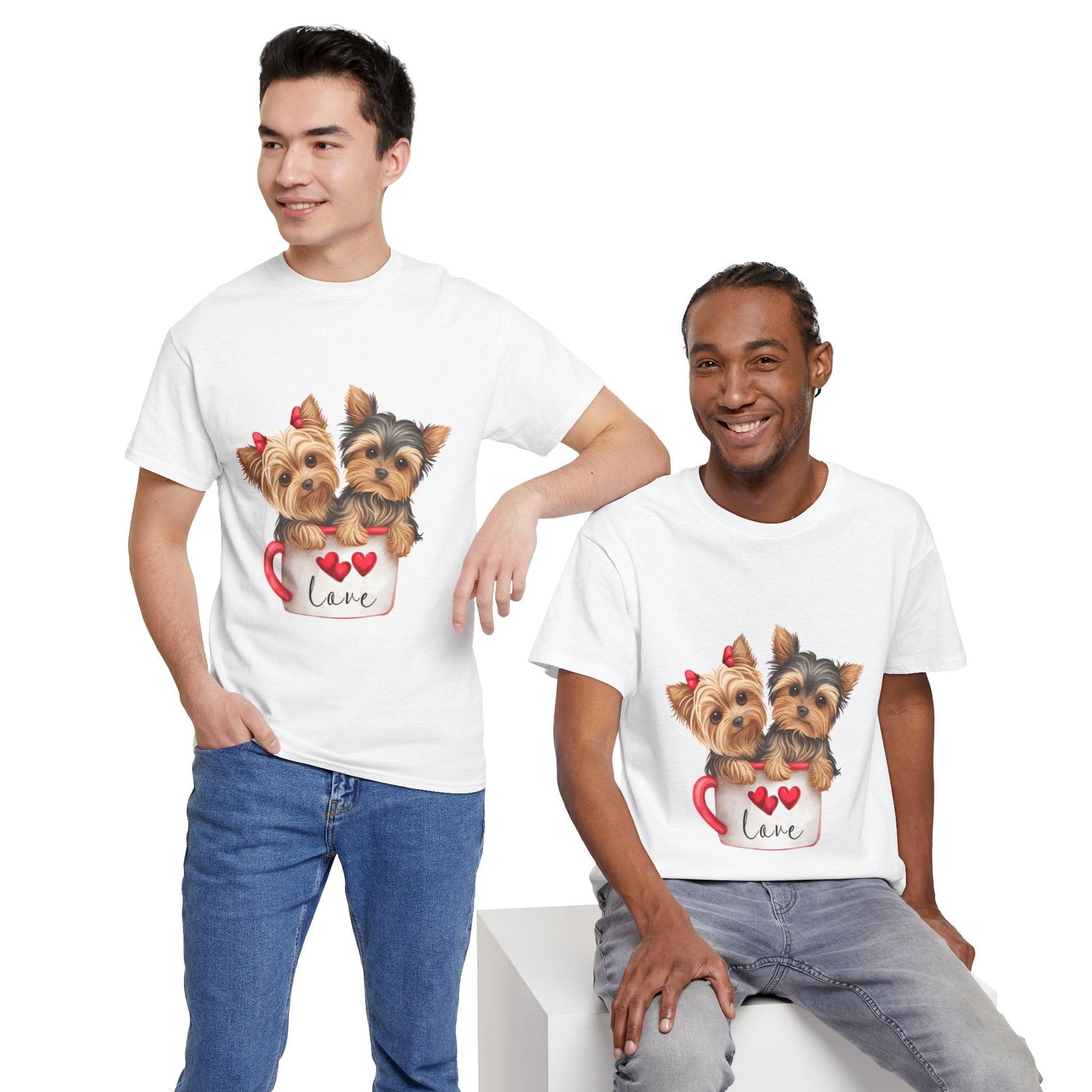 Maglietta Unisex in Cotone Pesante con Cuccioli in Tazza da Caffè – Comodità ed Eleganza per Amanti dei Cani - Aky & Co.