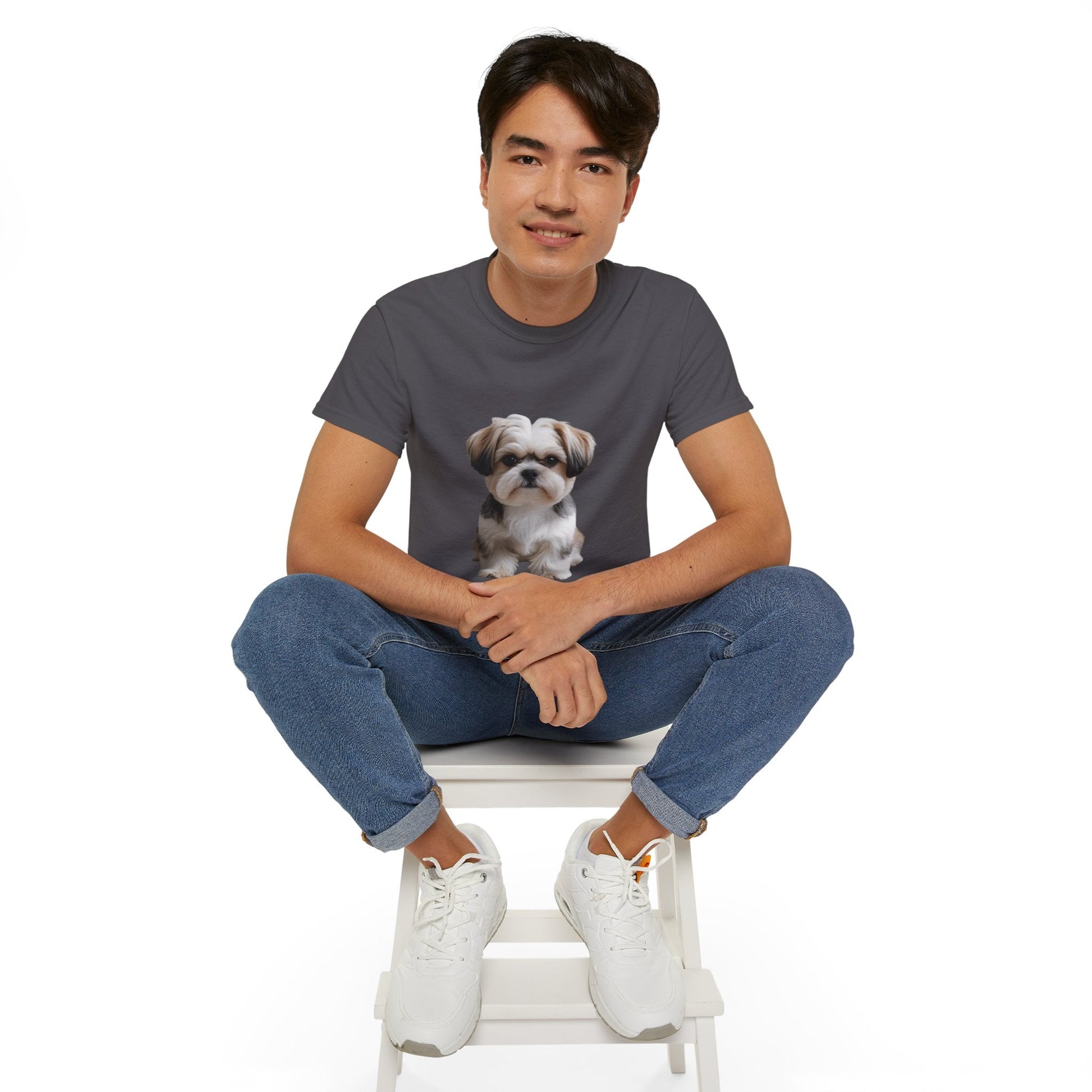 Maglietta Unisex in Cotone Ultra con Design Esclusivo Shih Tzu | AKYCO - AKYCO