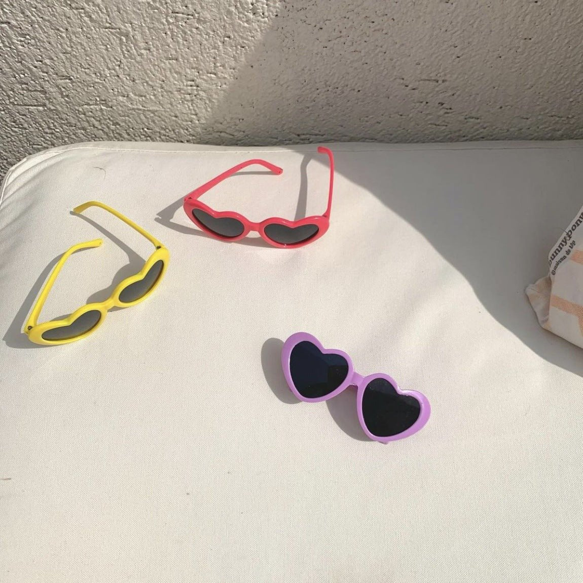 Occhiali da Sole Creativi per Cani e Gatti - Accessori alla Moda per Animali - Aky & Co.
