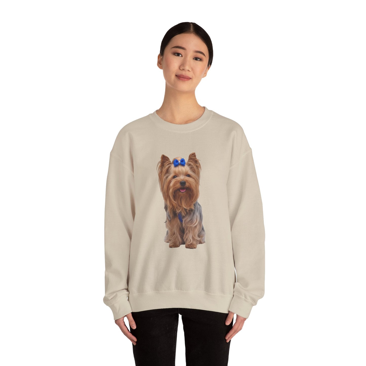 Felpa AKYCO indossata – stile casual unisex per Yorkie lover
