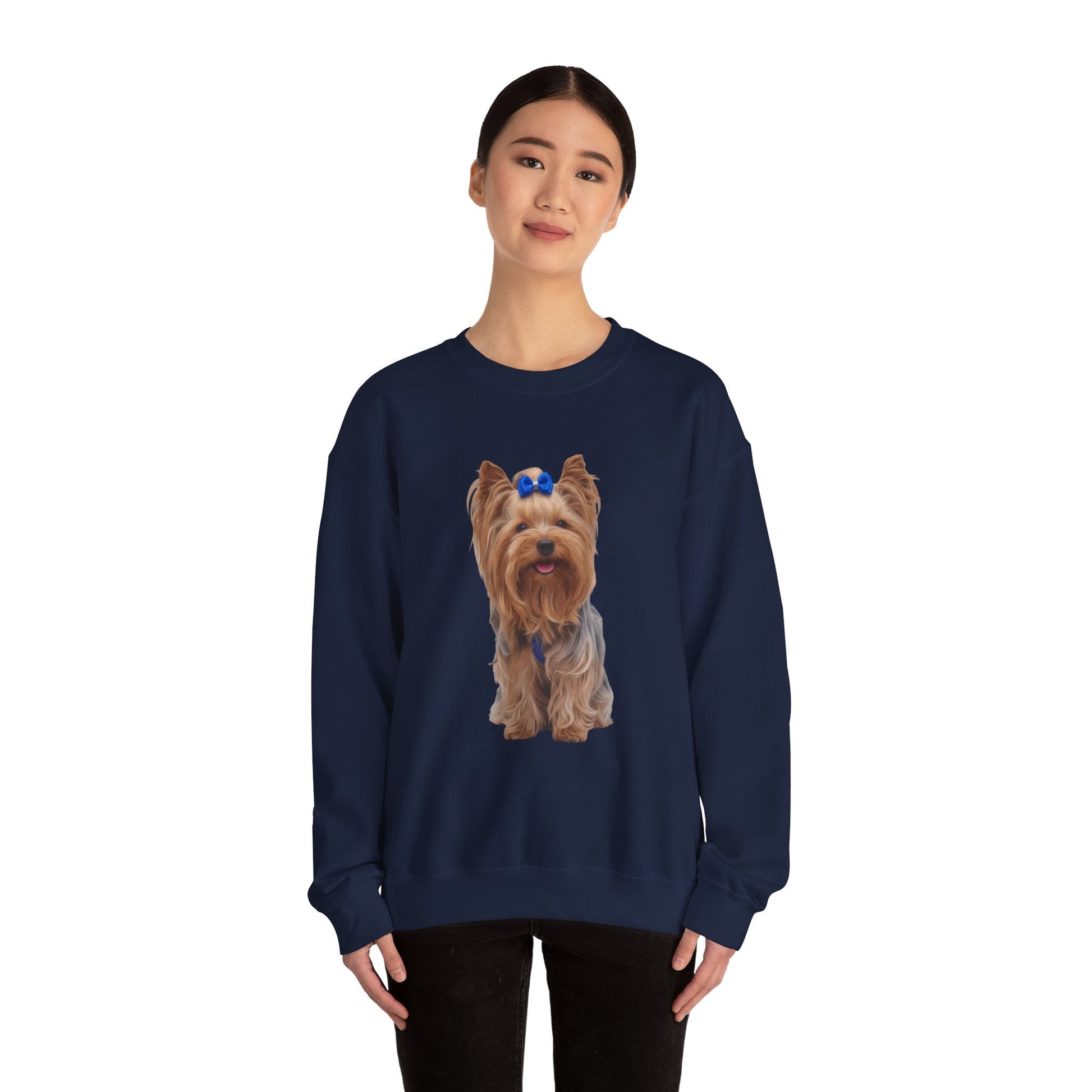 Felpa AKYCO indossata – stile casual unisex per Yorkie lover