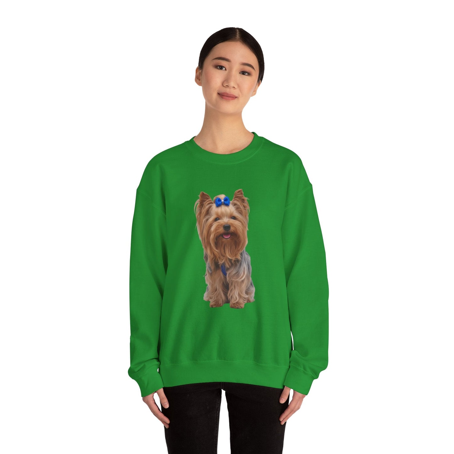 Felpa AKYCO indossata – stile casual unisex per Yorkie lover